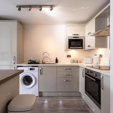 Modern 2 Bed Apartment Near Gatwick Crawley  Ngoại thất bức ảnh