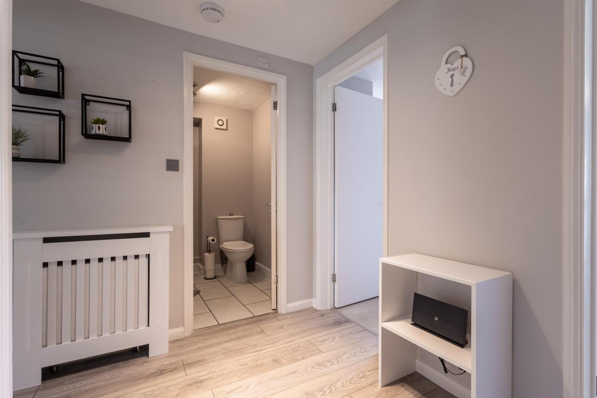 Modern 2 Bed Apartment Near Gatwick Crawley  Ngoại thất bức ảnh