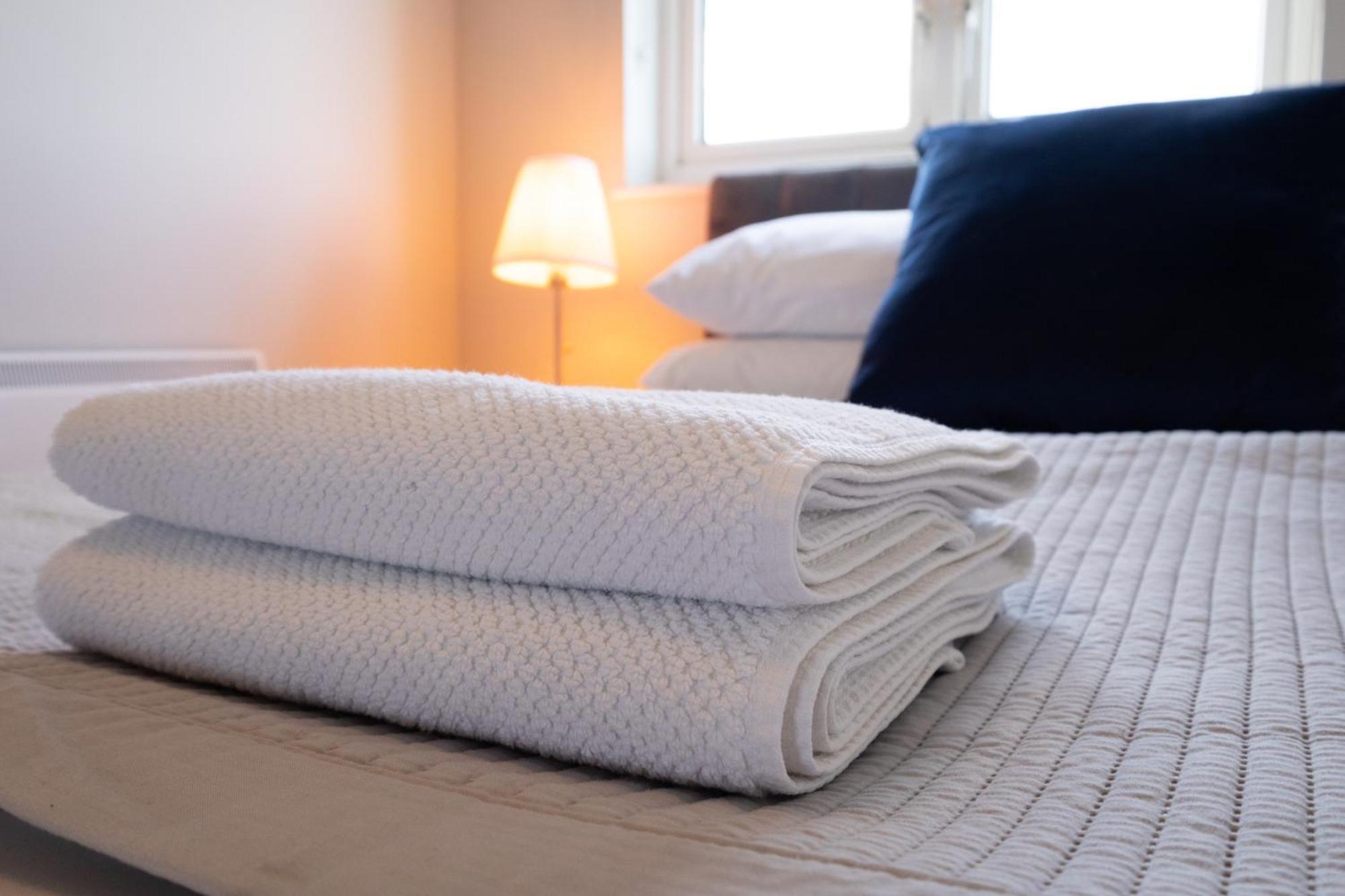 Modern 2 Bed Apartment Near Gatwick Crawley  Ngoại thất bức ảnh